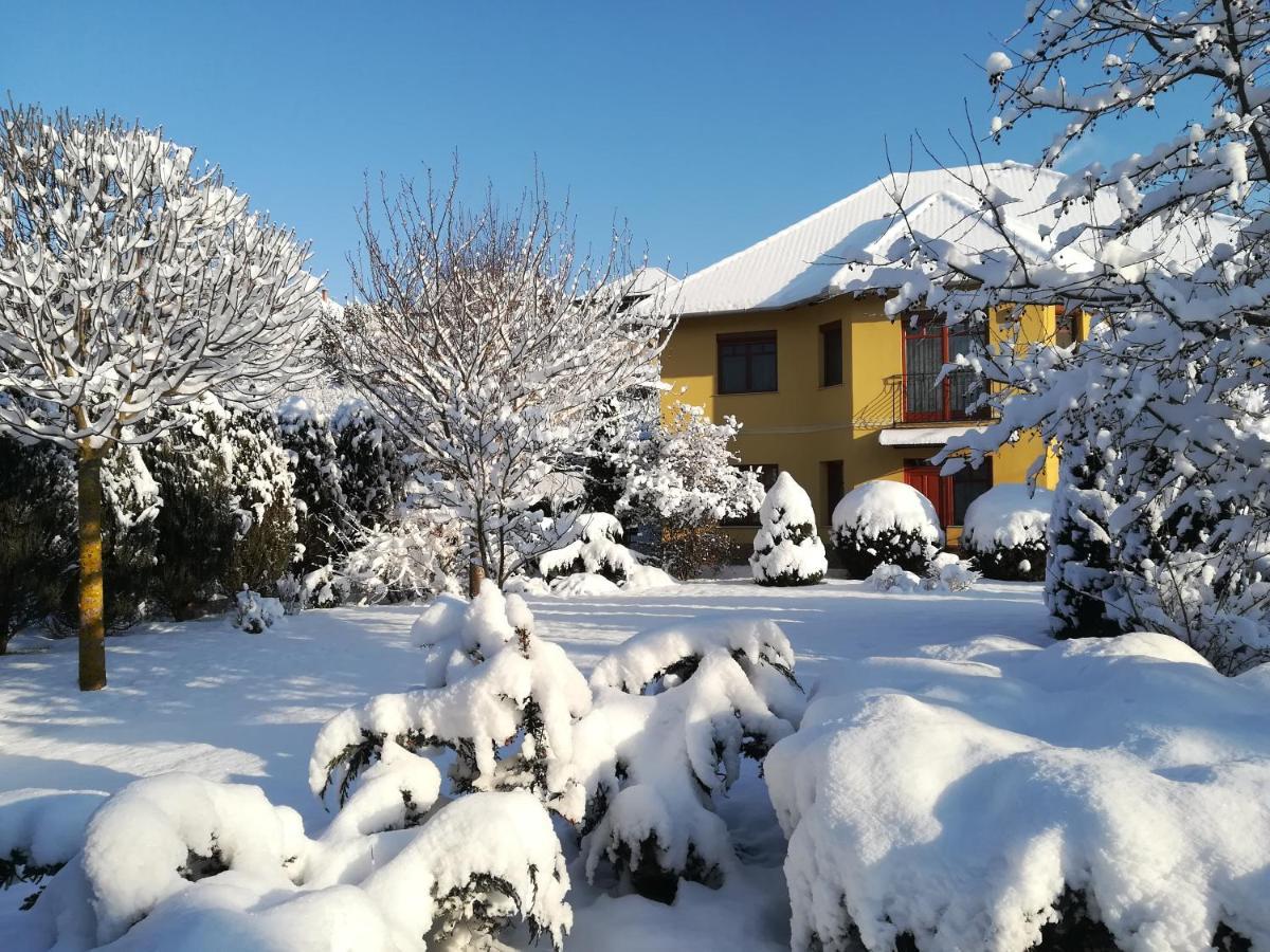 Völgy Apartman Eğri Dış mekan fotoğraf
