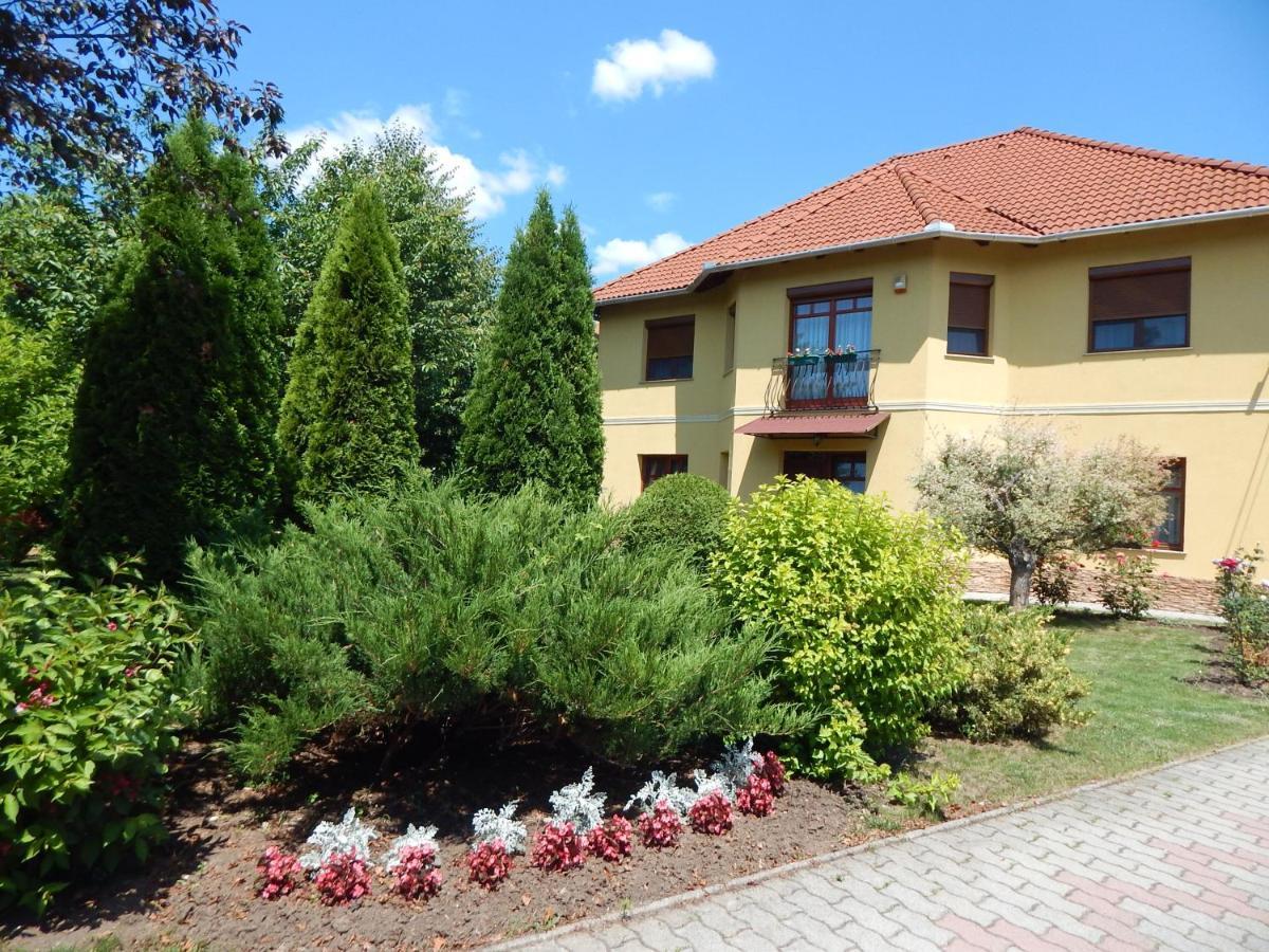 Völgy Apartman Eğri Dış mekan fotoğraf