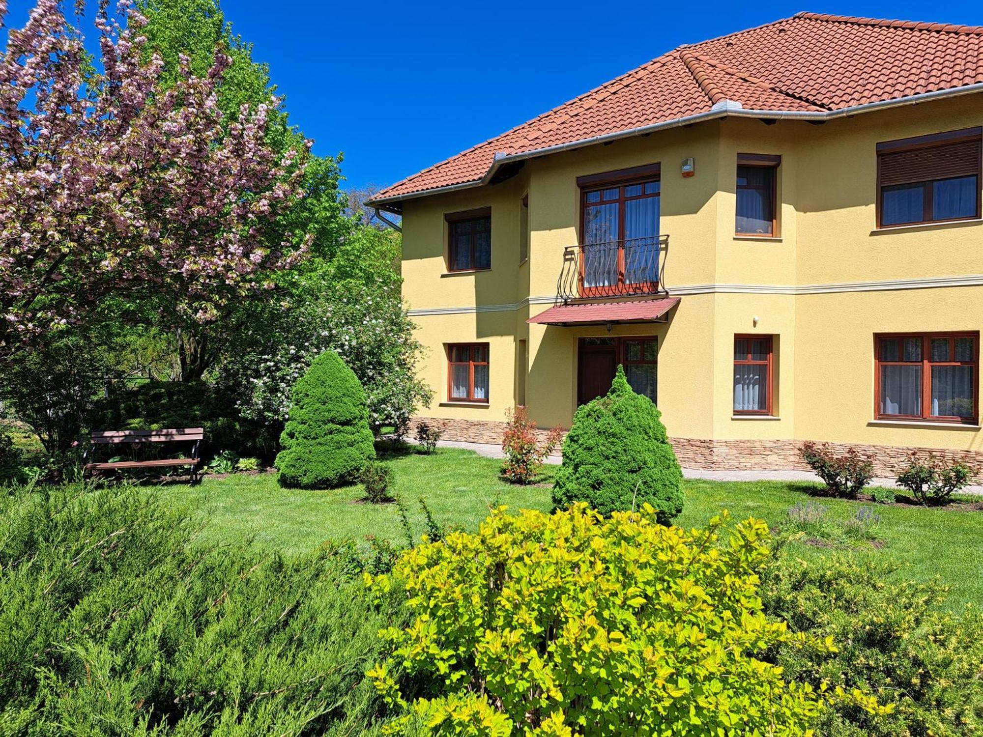 Völgy Apartman Eğri Dış mekan fotoğraf